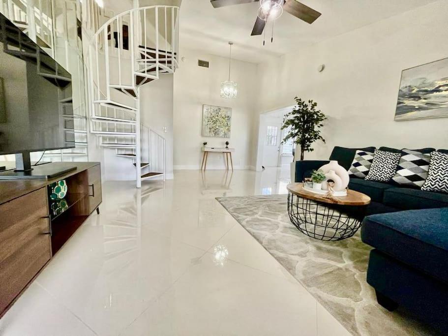 Stylish 3/2 Getaway! Near Theme Parks! Villa Lakeland Exterior photo
